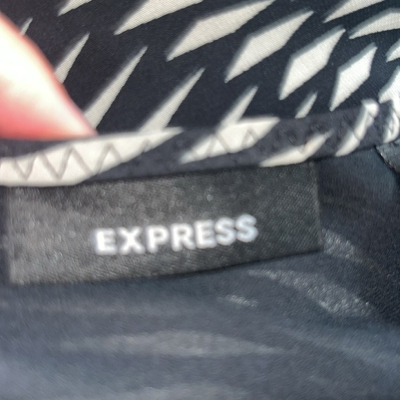 Express women’s Monochrome Zigzag Skirt size XS - Picture 6 of 7
